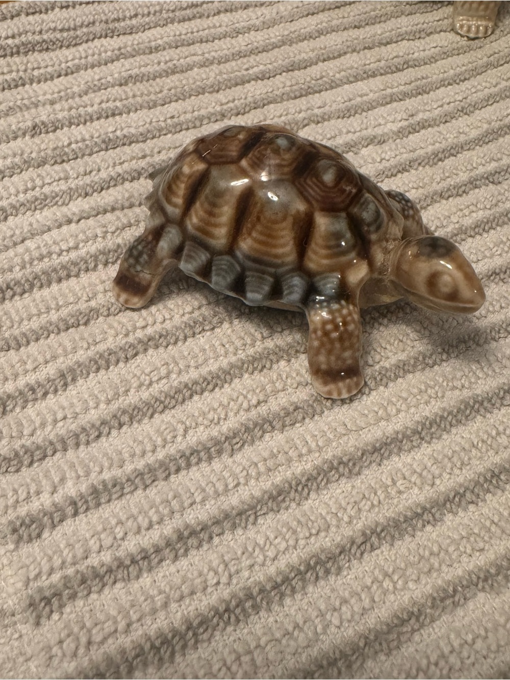 Bundle of Wade Ceramic Turtle/Tortoise Figurines - Picture 5 of 12